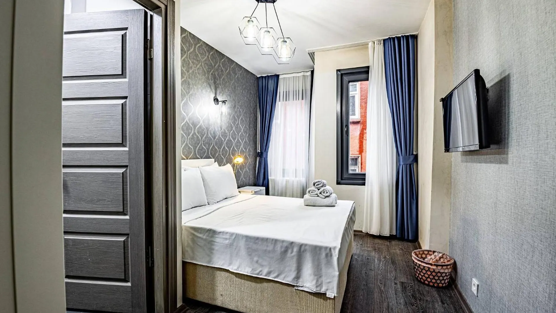 Deluxe Double Room 4